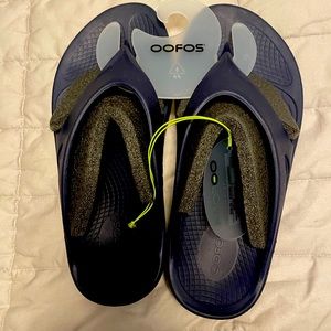 Oofos Recovery Sandals